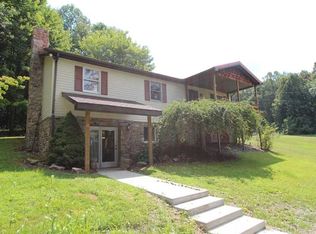 721 Raspberry Ln, Latrobe, PA 15650