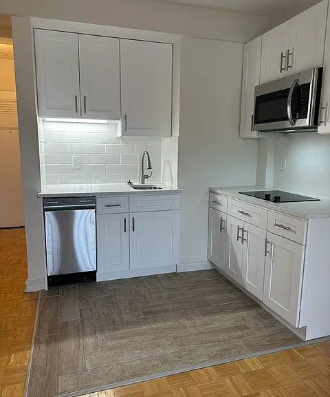 320 E 42nd St #2306 — Photo 1