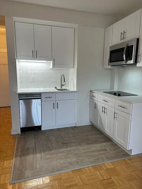 320 E 42nd St #2306