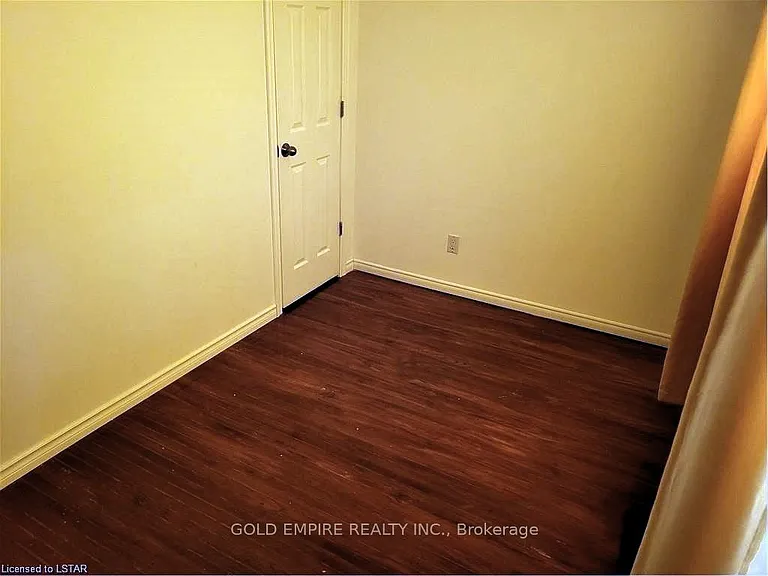 107 Harding Cres — Photo 11