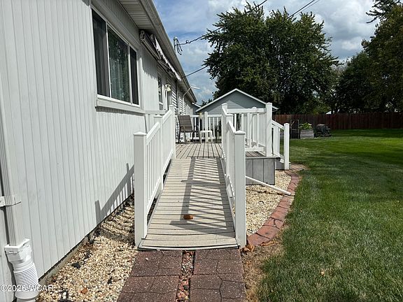 3rd image of 525 W Bluelick Rd