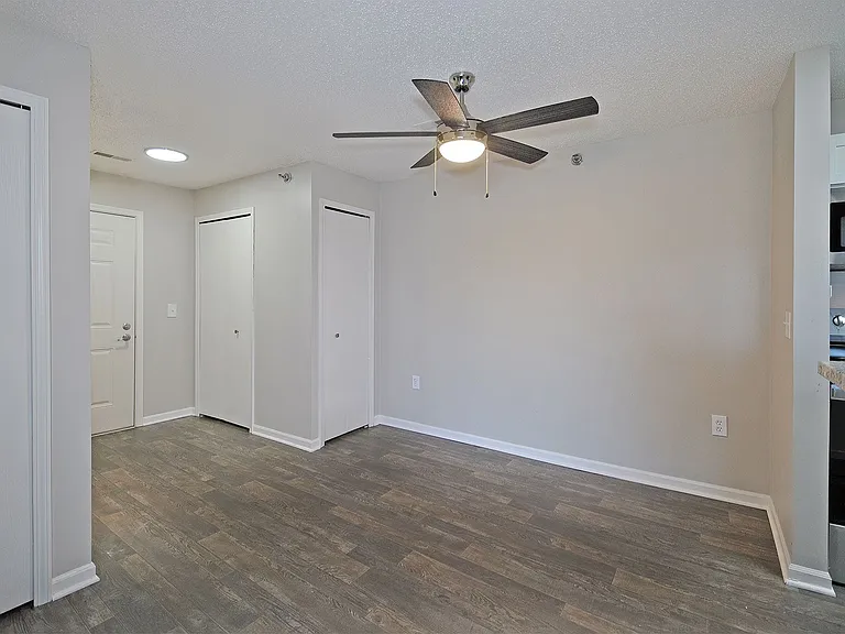 Pendleton Park Apartments — Photo 47
