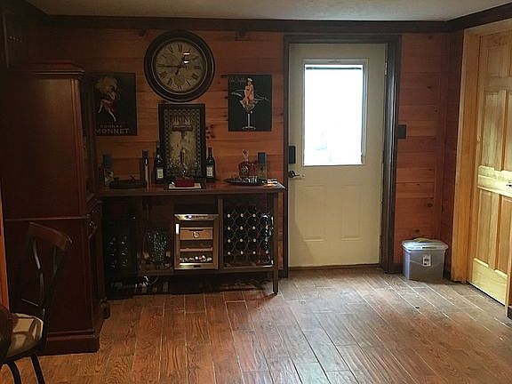 3rd image of 293 Matt Ln