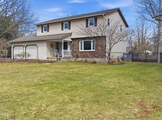 26 Sussex Way, Niskayuna, NY 12309