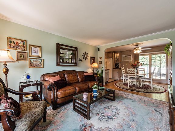 3rd image of 49 Circle Dr