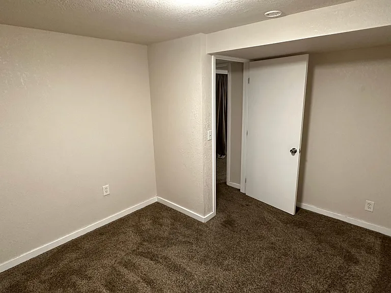 1560 Hillside Dr #C — Photo 6