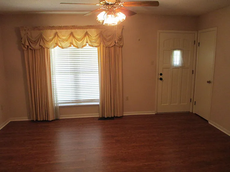 1828 Robins St — Photo 10