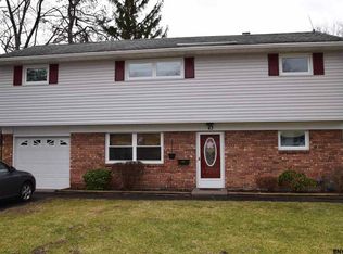 43 Hunting Rd, Colonie, NY 12205