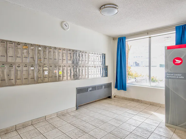 655 Mohawk Rd E — Photo 19