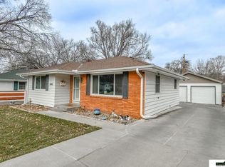 6820 Vine St, Lincoln, NE 68505