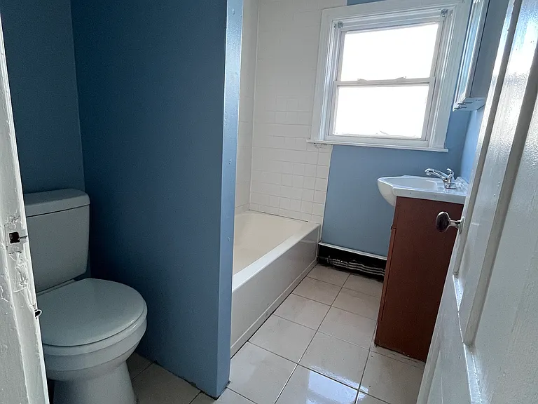 712 Main St #3 — Photo 6