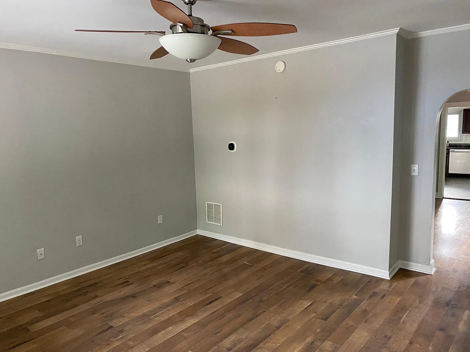329 Linden Ave — Photo 3