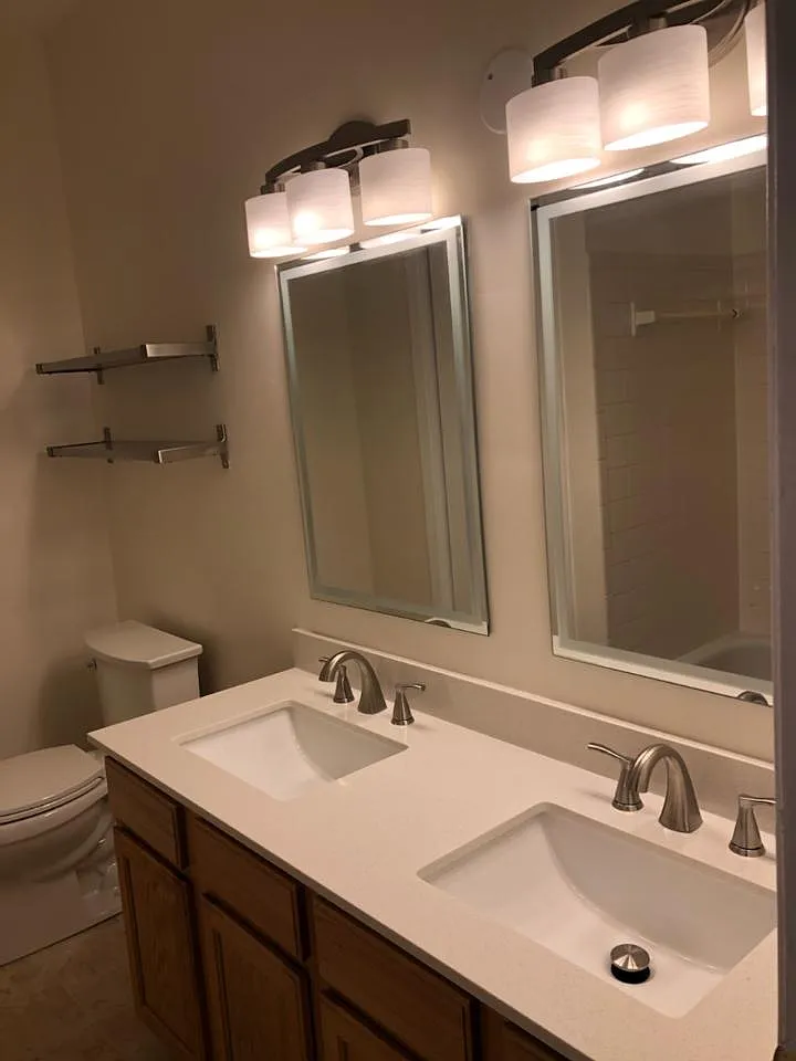 1022 G St NE — Photo 2