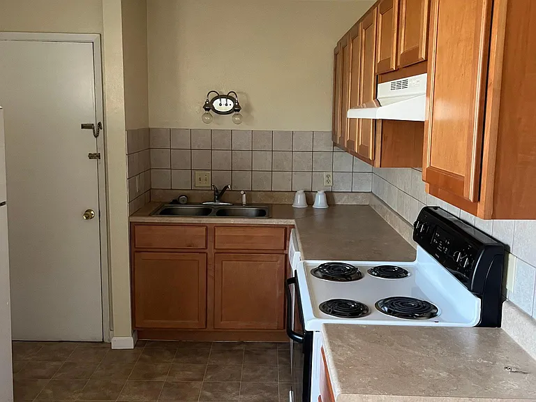1 Meramec Ln #C — Photo 6