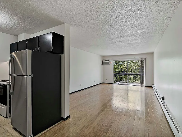 Winnetka Village Apts — Photo 40