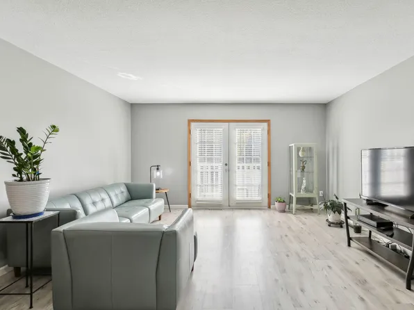 1860 McMenemy St APT E, Saint Paul, MN 55117