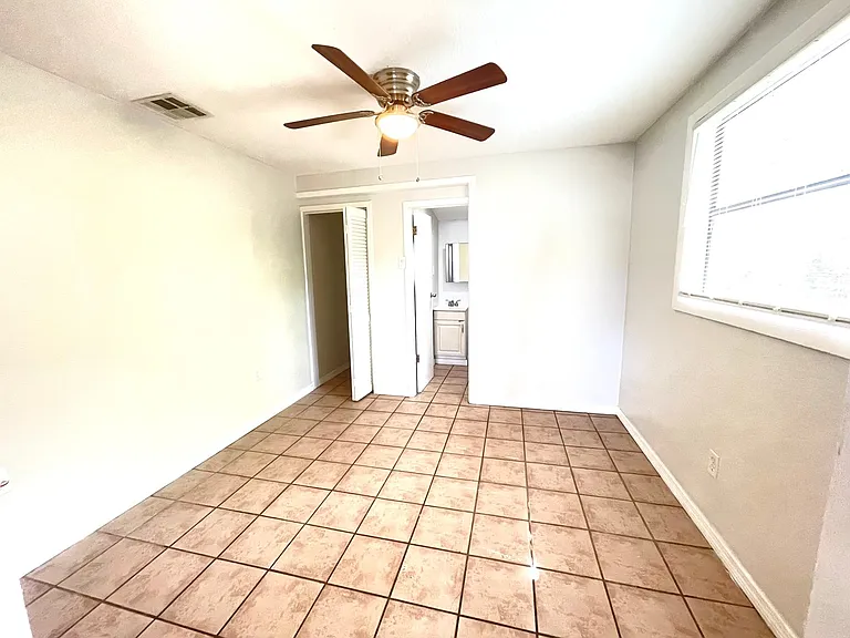 2610 Durham St — Photo 6