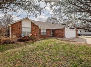 703 Ditmars Rd, Prairie Grove, AR 72753