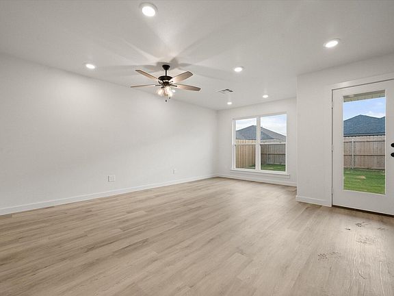 4th image of 13812 Fremont Ave