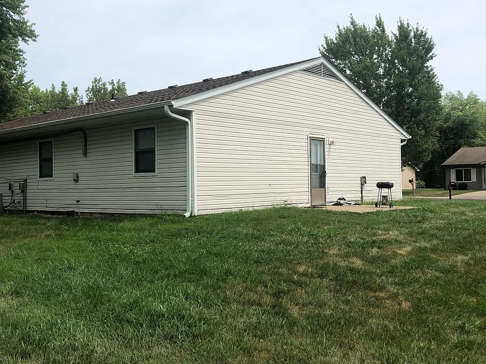 2nd image of 41 N Rainbow Dr #A