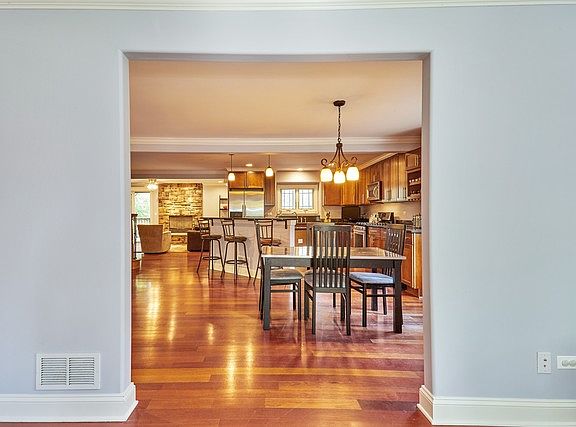 3rd image of 715 Byron Ct