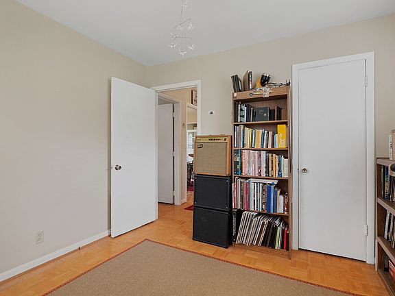 4th image of 1812 Dahlia Dr