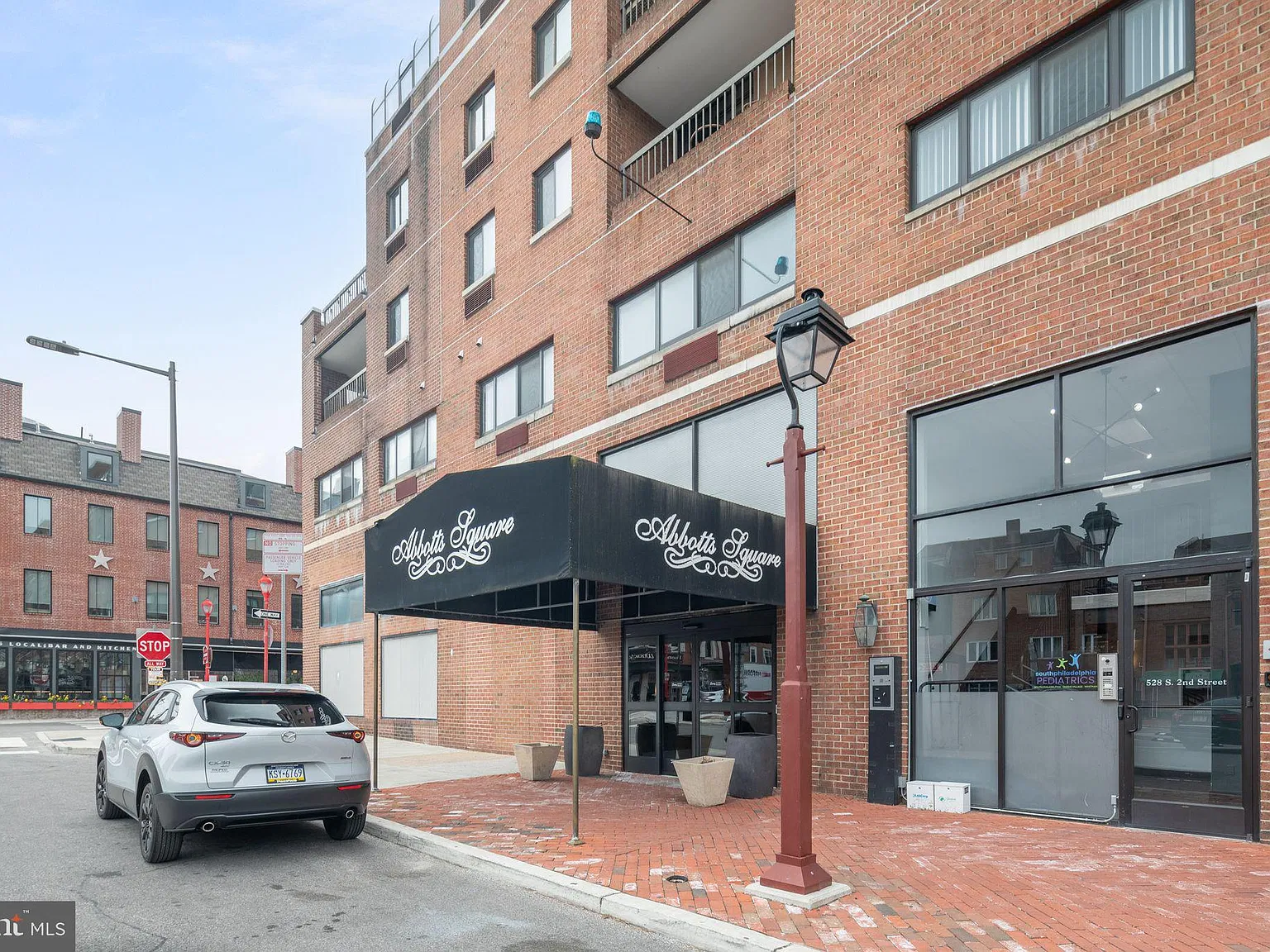 1 bed, 1.0 bath, 824 sqft, $2,500 — Photo 2