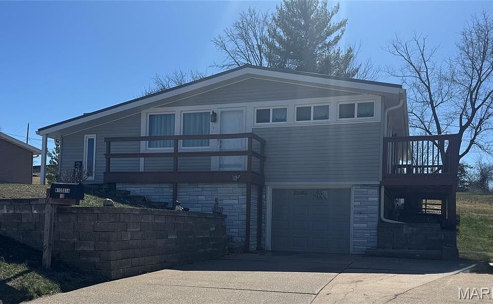 1st image of 10 Ridgewood Dr