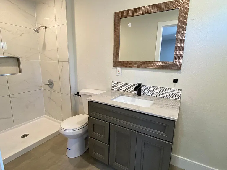 664 N San Pedro St — Photo 4