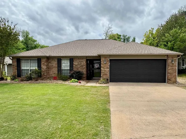 921 Fox Ridge Dr, Benton, AR 72019