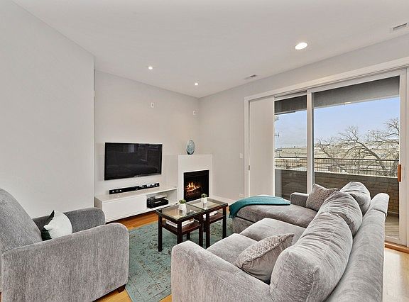 2nd image of 2800 W Chicago Ave #4W