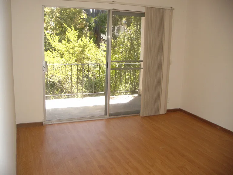 1541 Oxford Street — Photo 7