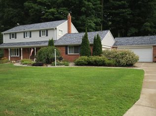 47023 Stonecrest Dr, Plymouth, MI 48170