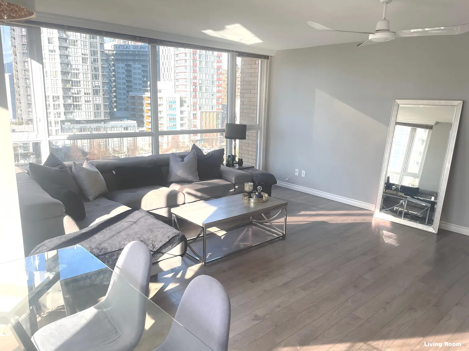 2 bed, 900 sqft, $3,600 — Photo 3