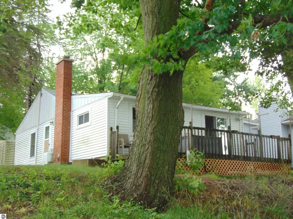 13475 Armitage Dr, Coral, MI 49322