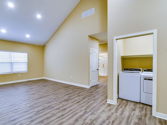 5th image of 4448 Evanston Ave #2