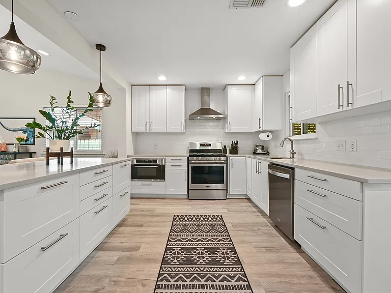 7806 Lowdes Dr — Photo 11