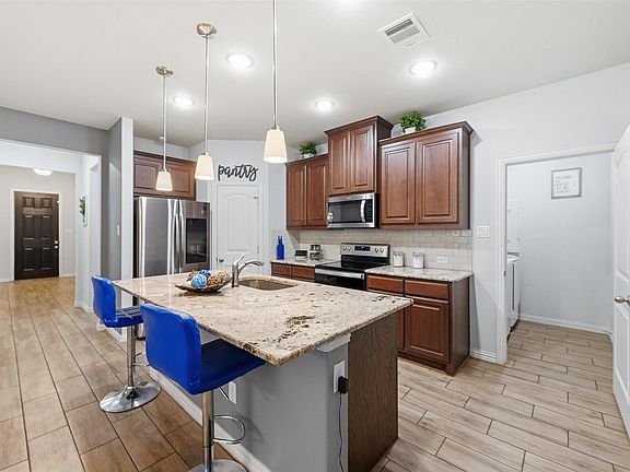 3rd image of 196 Lady Bird Ln