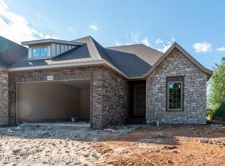 2201 W Glengary Ct, Springfield, MO 65810