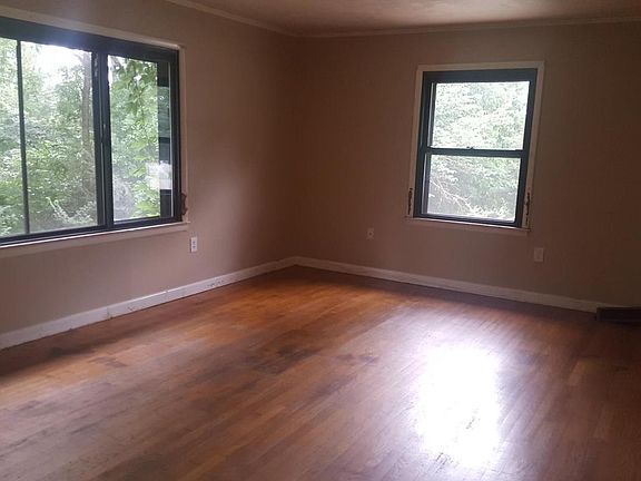 2nd image of 622 Peachtree Ln