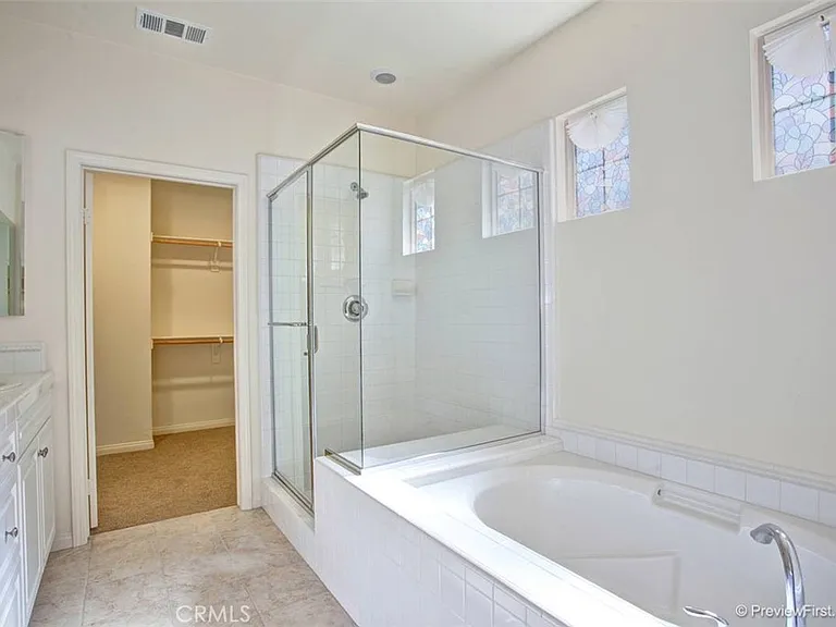 34 Roycroft — Photo 19