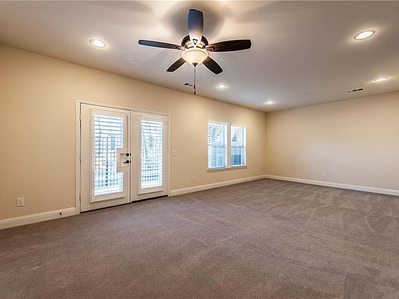 3rd image of 563 Waterloo Dr