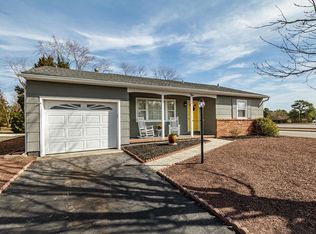 2 Surrey Ct, Toms River, NJ