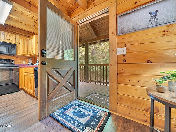 3rd image of 709 Gray Hawk Way