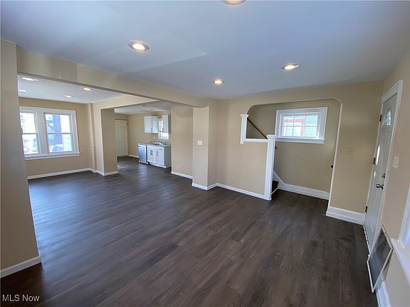 4th image of 5161 Greenhurst Dr