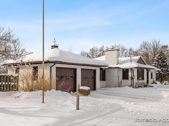 3rd image of 2132 Four Mile Rd NE