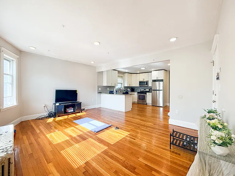 28 Winter St #2 — Photo 2