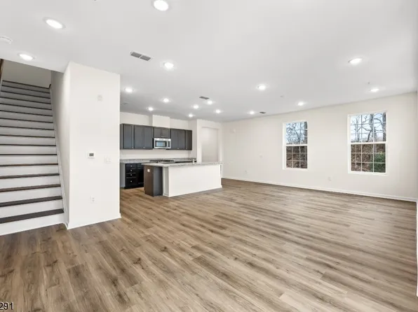 86 Depot Way, Dunellen Boro, NJ 08812