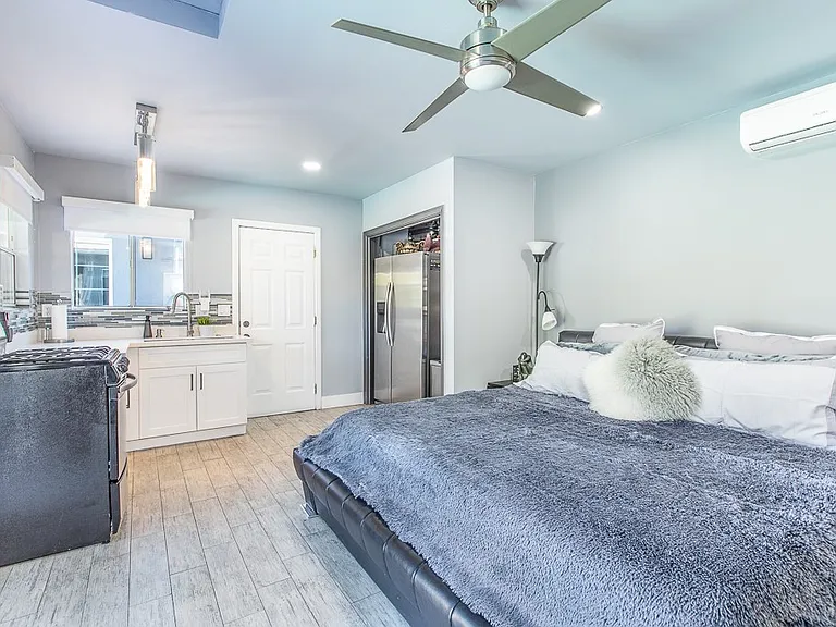 1207 Greenacre Ave — Photo 28