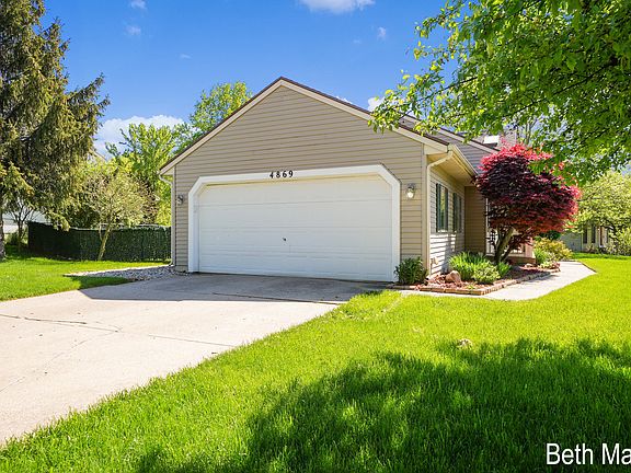 3rd image of 4869 Weatherstone Ln SE